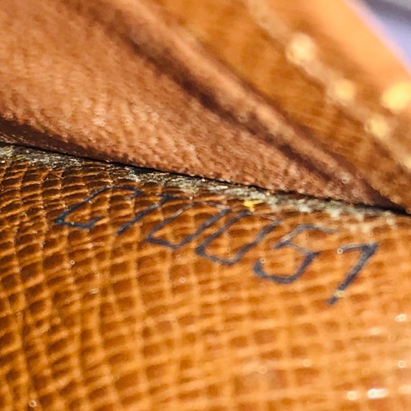 SOLD Auth Louis Vuitton Monogram bi-fold wallet - Picture 9 of 9